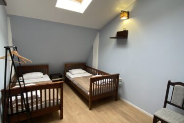 Приватний номер з окремими ліжками